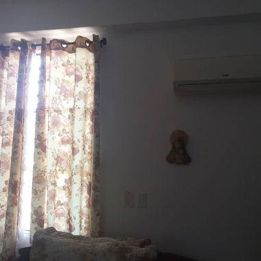 🏠 SE VENDE - PLAYA 🏠 Bajos de una casa de dos plantas, apartamento 2 de 4. 🛏️ 2 cuartos 🚿 2 baños 🛋️ Sala amplia 🍽 - 4/9