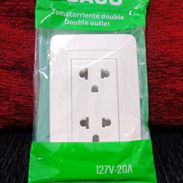 Tomacorriente universal de 20 amp - Img 55124170