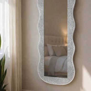 Espejo con joyero  Medida 1.17m x 57cm Precio 270 USD - 2/2