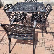 Juego de terraza metálico, de aluminio, mesa con 4 sillas y sus cojines - Img 45415476