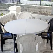 Mesa plegable con cuatro sillas - Img 55517494
