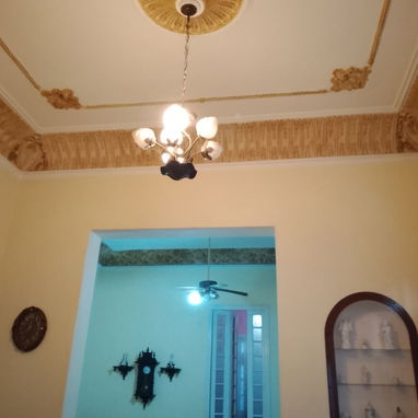 Casa colonial  biplanta en bajos con garaje en el Vedado - 3/9