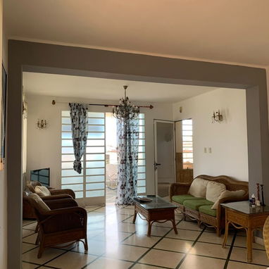 Se alquila casa en Playa – 3 cuartos, 2 baños, garaje – $800 mensual - 4/10