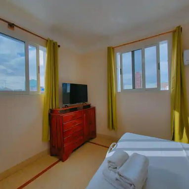 Vive la comodidad en este hermoso apartamento. - Img 114964857