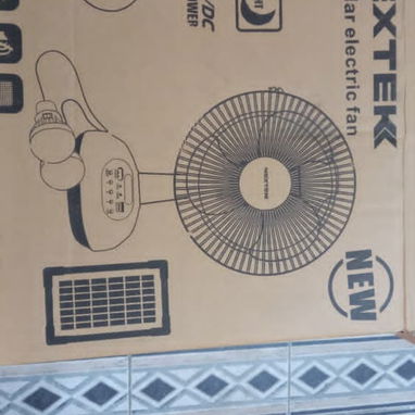 🚧 VENTILADOR RECARGABLE DE MESA CON PANEL SOLAR Y 2 BOMBILLOS MARCA NEXTEK 🚧 - Img 117276227