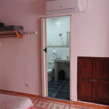 🏚😁🔆Hostal "Casa Carlos Rico" de 3 Habitaciones Muy Cerca del Malecón REF 1301 - Img 93942084