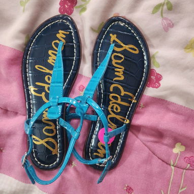 Sandalias rosadas talla 3 y azules talla 4 - Img 116604599