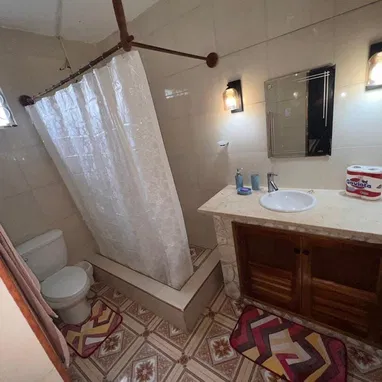 Vendo casa bplanta alto y bajo independiente total con carpoch y piscina 6h y 6baños reparto bahía Habana del este - Img 127537401