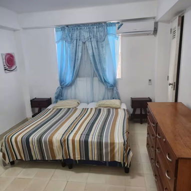 RENTA DE APARTAMENTO DE 2 HAB + 2 BAÑOS VEDADO RECIEN REMODELADO ZONA 28 E/ 17 Y 19 - 4/4