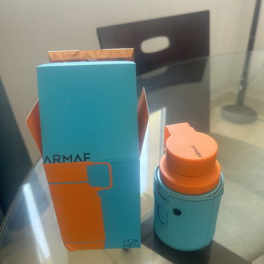 Vendo perfume azaro en 25 usd y el árabe en 60 original - Img 121037175