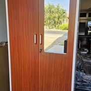 Closet importado estructura metal puertas de madera con llave y caja fuerte 220 USD mensajería incluida - Img 58308141