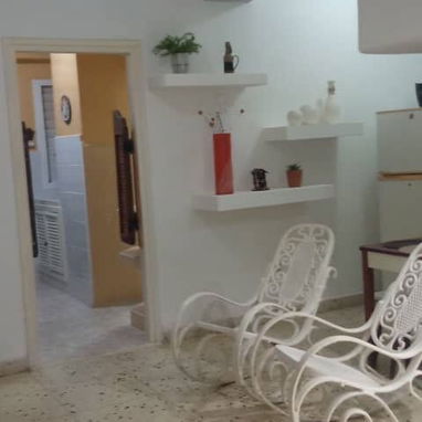 Renta de apartamento independiente en el Vedado, ideal para estudiantes. - Img 100330142