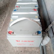 SE VENDE ESTE JUEGO DE BATERÍAS DE GEL DE 12v x 89 ah. Solo un mes de uso - Img 56969600