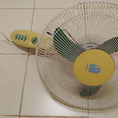 Ventilador con base rota, y algún problema eléctrico, motor en buen estado. 5000 cup - Img 119462514