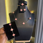 Disponible solo la pulsera hermosa original en su caja colaboración con Louis Vitton oro laminado 18K - Img 56776878