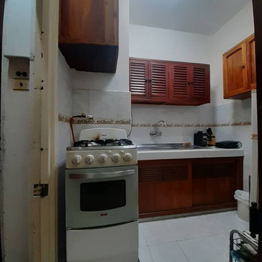 🪼 APARTAMENTO EN EL VEDADO | RENTA SEGURA EN LA HABANA | ZONA SIN APAGONES 🏡✨ - Img 121951360