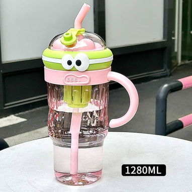 Pomos plásticos con una capacidad de 1280ml , para bebidas . 10 USD - 3/3