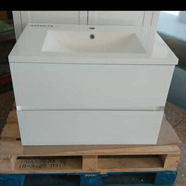 Muebles de baño con lavamanos y espejo - Img 120404673