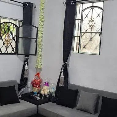 🏠 CASA EN VENTA - biplanta de 2 cuartos con balcón y placa libre | GU-001 - 3/10