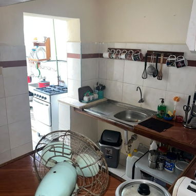 Venta de apartamento en bajos de un bi planta en el cerro 35 000 usd. - 5/10