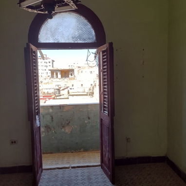 Vendo propiedad horizontal en la avenida San Lázaro,más fotos al WhatsApp - Img 124843719