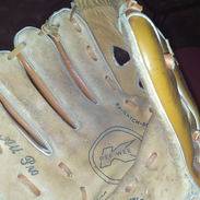 Se venden 3 Guantes de baseball de uso - Img 54226863