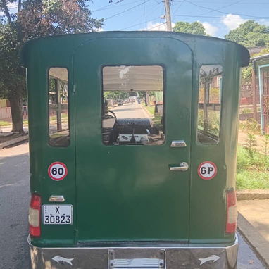 Triciclo de gasolina con capota y carroceria rigida, capacidad para 10 personas - Img 125360364