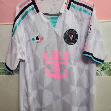 Camiseta de Lionel Messi del Inter de Miami,  vestuario claro - 2/2