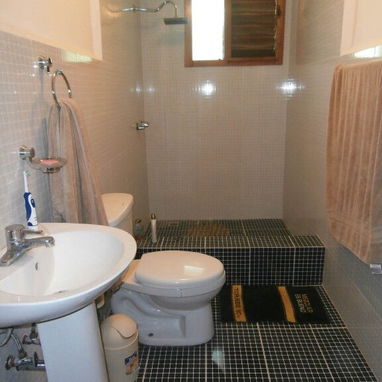 Casa recientemente reformada en venta en Atabey, Cuba. - Img 118708471
