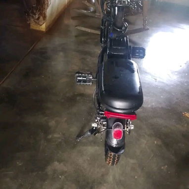 Se Vende esta bici electrica cin menos de un mes de uso. Está totalmente nueva y con todos sus accesorios. Sin detalles. - 3/5