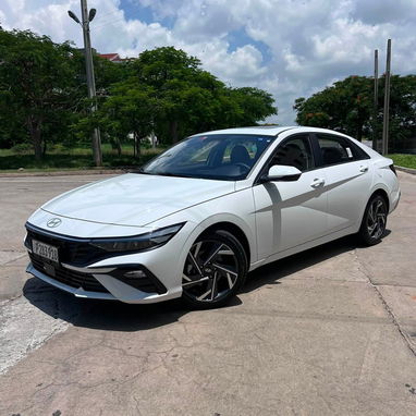 Hyundai Elantra BLANCO – $95 USD/día - 2/2