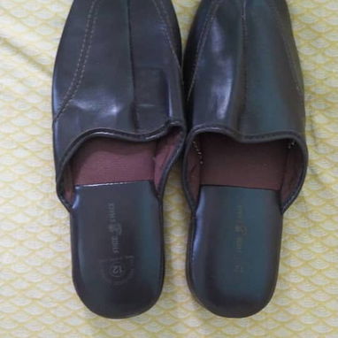 CHANCLETAS: -	TALLA 37. 2000 CUP. (CARMELITA) -	TALLA 43. 1000 CUP. (NEGRA) - 2/2