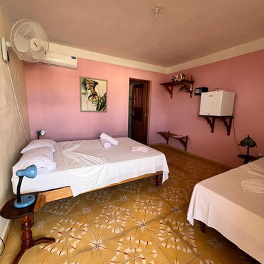 RENTA hostal de 3 habitaciones EN PLAYA CALETON, CIÉNAGA DE ZAPATA - 3/10