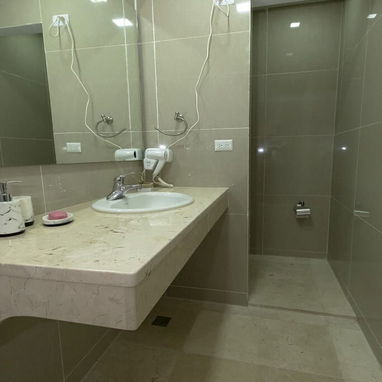 ⛱️✨🏛️ ¡DESCUBRE LA MAGIA DE LA HABANA! ⛱️/Casas de alquiler en Habana/House for rent in Havana/Confortable - Img 122797272