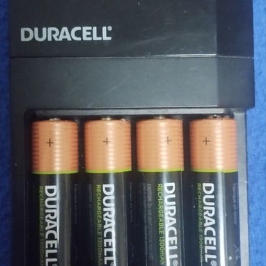 En venta Cargador de pila AA y AAA marca Duracell ‼️ - 2/2