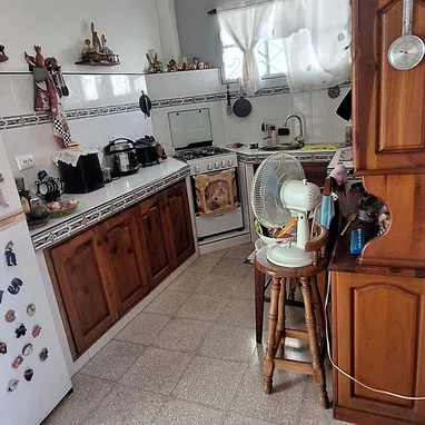 *$15 000usd. En venta casa (ALTOS) con garaje (COMPARTIDO) en Guanabacoa, Reparto Villa 2.. a 2 cuadras de la notaría - Img 117790780