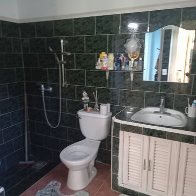 Vendo casa  4km de varadero en el central  humberto alvaresz - 6/10