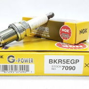 Paquete de Cuatro Bujias NGK con  Punta Platino,... medida estándar - Img 54658518