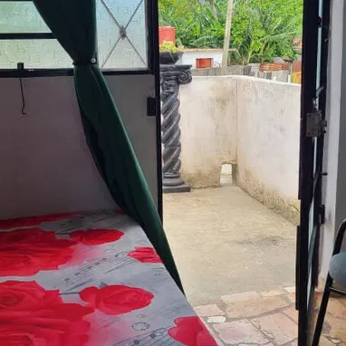 🏠 CASA EN VENTA - biplanta de 2 cuartos con balcón y placa libre | GU-001 - 10/10