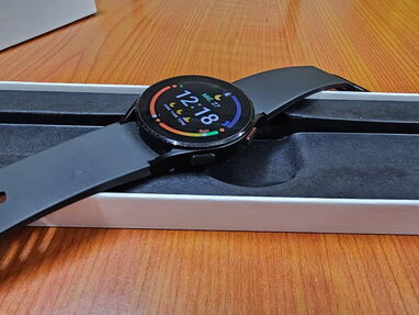 Samsung Galaxy Watch 4 (4Omm). De uso, en Buen estado. Manilla y cargador original. Caja de Aluminio...53226526..Miguel. - Img main-image