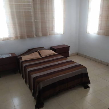 Alquilo apto de dos cuartos con garaje en Miramar - Img 122557767