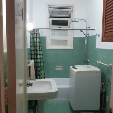 🪼 APARTAMENTO EN EL VEDADO | RENTA SEGURA EN LA HABANA | ZONA SIN APAGONES 🏡✨ - Img 121951353