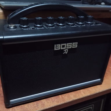Amplificador de Guitarra BOSS Katana Mini 7 Watt 1x4" - 2/4