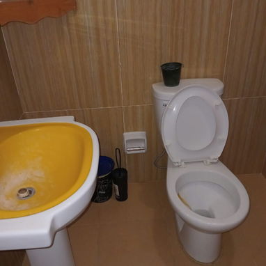 REBAJADA CASA INDEPENDIENTE CORRE 2 CUARTO 15000 ULTIMO PRECIO - Img 124950734