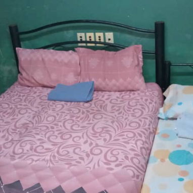 Casa ofertando🔖  📍Ubicación: Cerro, interior un pasillo de 4 apartamentos - 4/10
