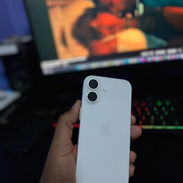 Iphone 16 unico dueño con mica anti espía y forro Mag Safe en 550 - Img 58045284