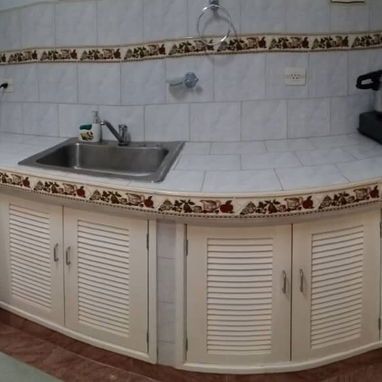 Rento apt supercéntrico de 2/4 en planta baja a 2 cuadras de 23 y Rampa.Vedado. - Img 103703516