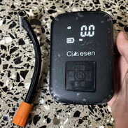 Compresor de Aire Portátil con Medidor de Presión y Luz LED - Img 58190303