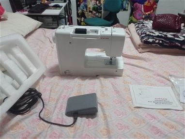 Se vende máquina de coser Singer eléctrica por 120USD - Img 66057006