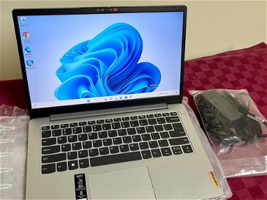 Laptop Lenovo nueva de última generación - Img main-image